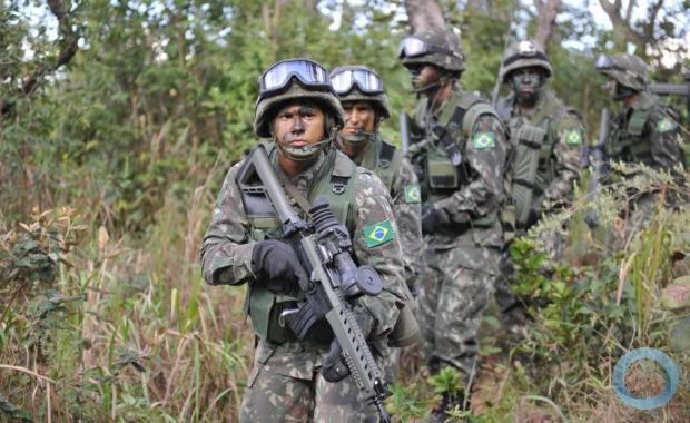 Exército recebe mais mensagens negativas que positivas, Brasil