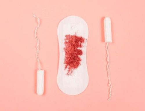 Cores do sangue menstrual: o que elas podem indicar sobre a saúde feminina